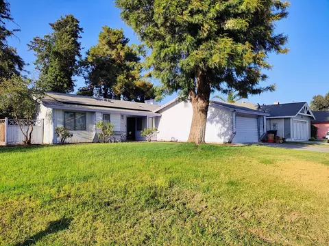 1282 Tempe Dr, Hanford, CA 93230