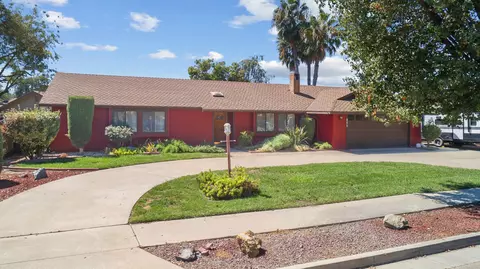 905 Yosemite Dr, Hanford, CA 93230