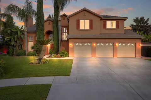 5948 W Vine Ct, Visalia, CA 93291
