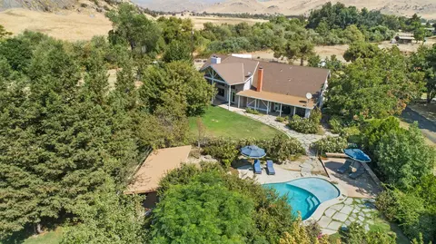 37997 Millwood Dr, Woodlake, CA 93286
