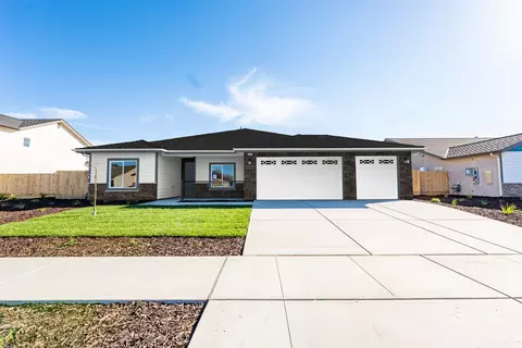 1009 N Acacia St, Woodlake, CA 93286