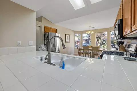 1519 E La Vida Ct, Visalia, CA 93292 photo 11