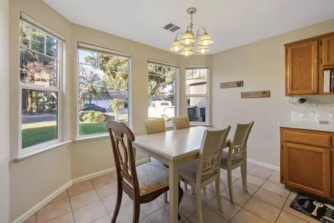 1519 E La Vida Ct, Visalia, CA 93292 photo 16