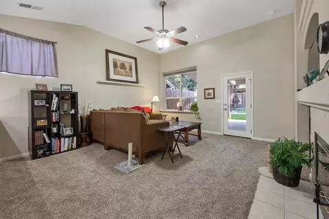 1519 E La Vida Ct, Visalia, CA 93292 photo 37