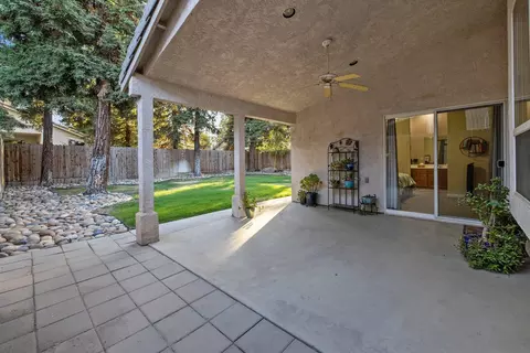 1519 E La Vida Ct, Visalia, CA 93292 photo 9