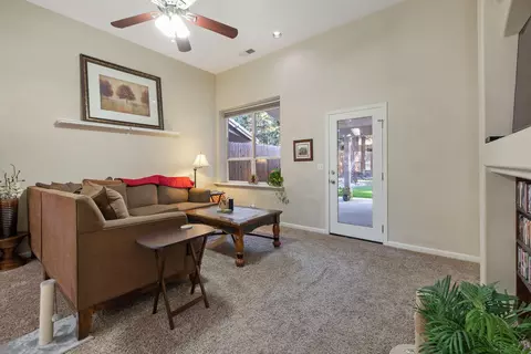 1519 E La Vida Ct, Visalia, CA 93292 photo 7