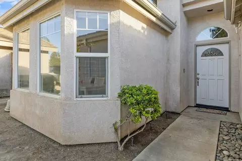 1519 E La Vida Ct, Visalia, CA 93292 photo 4