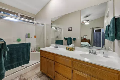 1519 E La Vida Ct, Visalia, CA 93292 photo 22