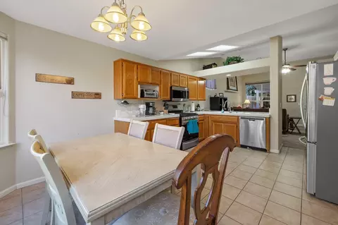 1519 E La Vida Ct, Visalia, CA 93292 photo 17