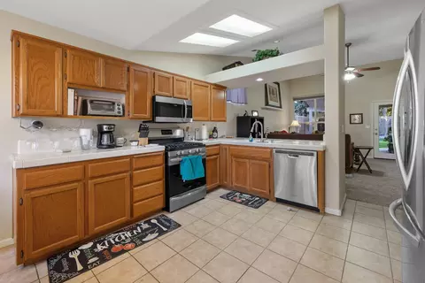 1519 E La Vida Ct, Visalia, CA 93292 photo 14