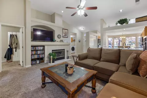 1519 E La Vida Ct, Visalia, CA 93292 photo 8