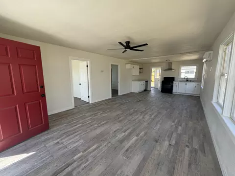 302 Walnut St, Lemoore, CA 93245 photo 4
