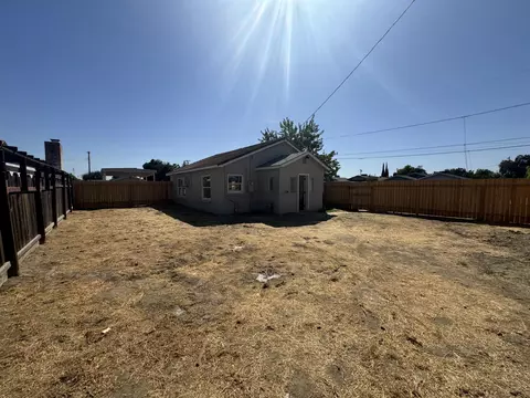302 Walnut St, Lemoore, CA 93245 photo 17