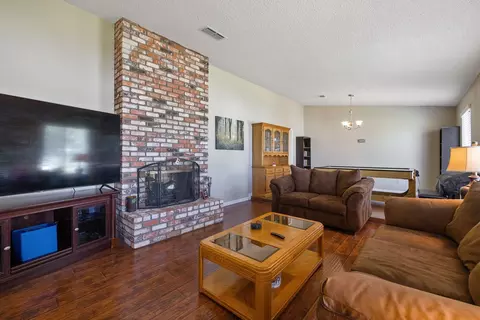 491 Davis Pl, Lemoore, CA 93245 photo 7