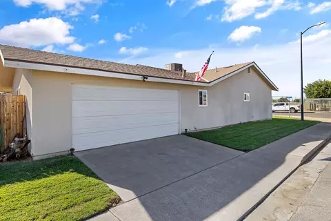491 Davis Pl, Lemoore, CA 93245 photo 4