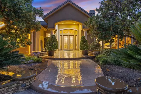 1971 Cabernet Dr, Tulare, CA 93274