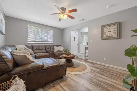 3441 W Iris Ave, Visalia, CA 93277 photo 8