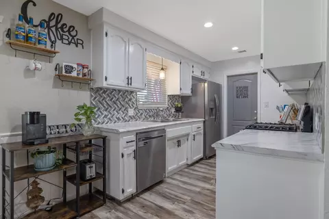 3441 W Iris Ave, Visalia, CA 93277 photo 12