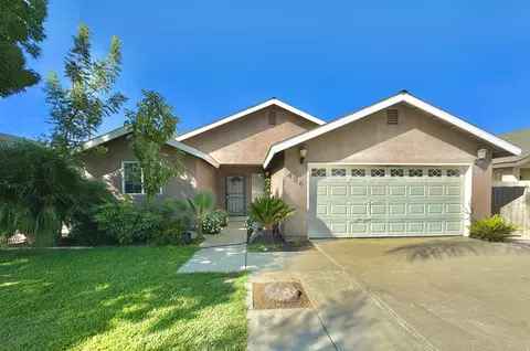 486 E Front St, Farmersville, CA 93223