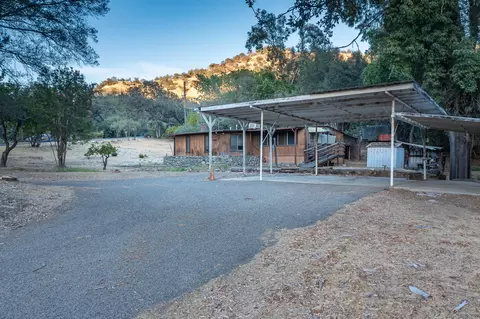 42156 Eggers Dr, Three Rivers, CA 93271 photo 2