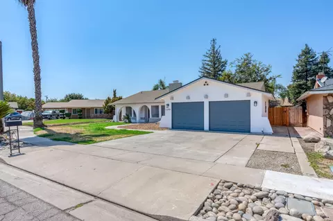 1399 E Boyer Dr, Tulare, CA 93274 photo 2