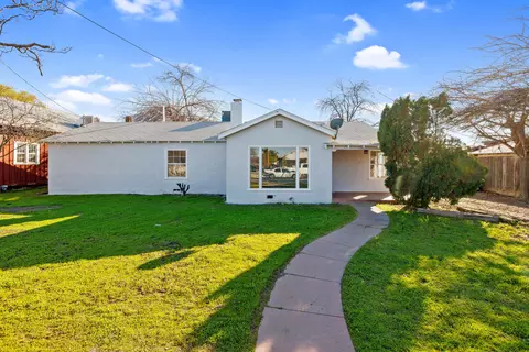 546 E Hermosa St, Lindsay, CA 93247
