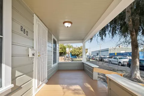526 W 6th St, Hanford, CA 93230 photo 3