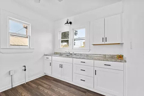 526 W 6th St, Hanford, CA 93230 photo 5