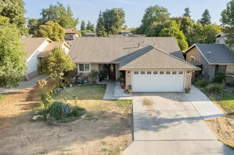 729 W Lark Ct, Visalia, CA 93291