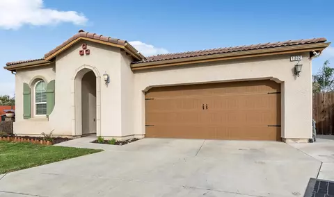 1332 N Minden Ct, Visalia, CA 93291