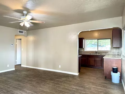 922 E St, Reedley, CA 93654 photo 5