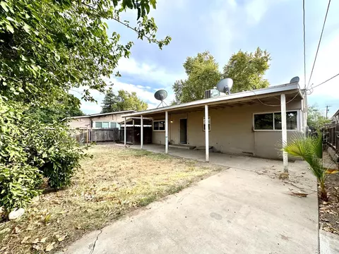 922 E St, Reedley, CA 93654 photo 14