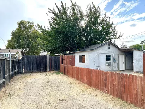 922 E St, Reedley, CA 93654 photo 17