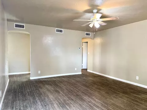 922 E St, Reedley, CA 93654 photo 2