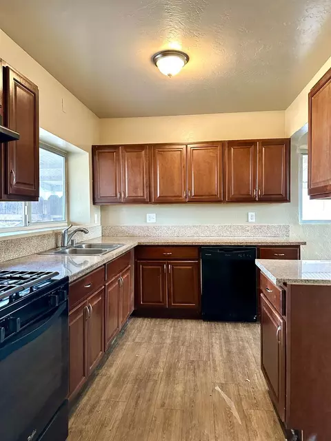 922 E St, Reedley, CA 93654 photo 7