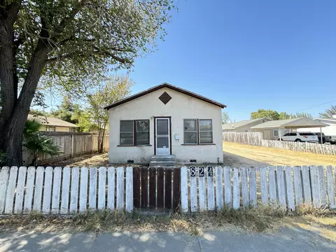 824 S Irwin St, Hanford, CA 93230