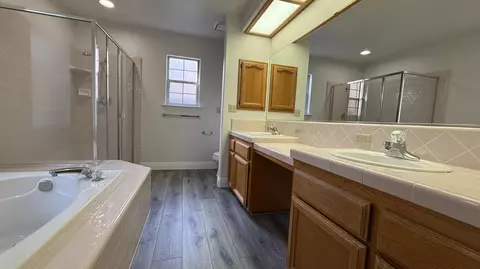2409 E Oak Ave, Visalia, CA 93292 photo 15