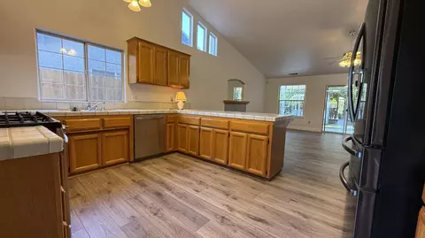 2409 E Oak Ave, Visalia, CA 93292 photo 4