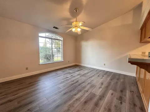2409 E Oak Ave, Visalia, CA 93292 photo 9