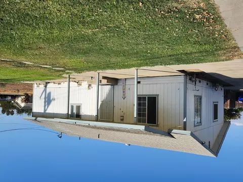 346 N Dickey Ave, Dinuba, CA 93618