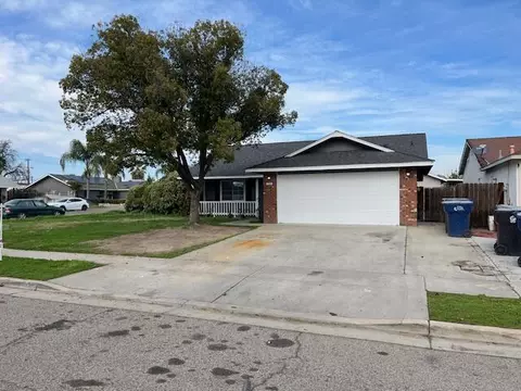 1234 Santa Monica Ave, Tulare, CA 93274