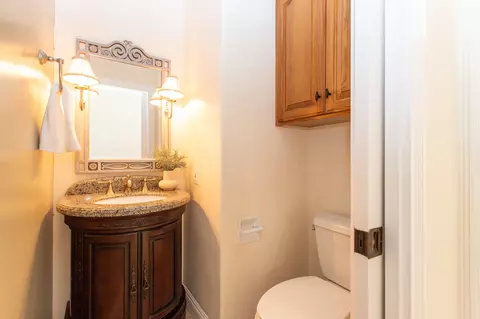 Bath - 2115 S Cedar St, Visalia, CA 93292 photo 1 of 8