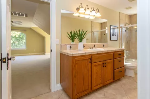 Bath - 2115 S Cedar St, Visalia, CA 93292 photo 8 of 8