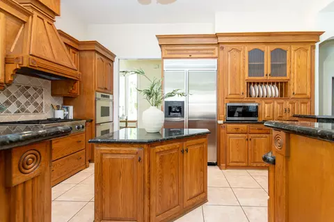 Kitchen - 2115 S Cedar St, Visalia, CA 93292 photo 2 of 7