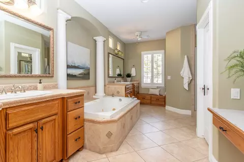 Bath - 2115 S Cedar St, Visalia, CA 93292 photo 4 of 8