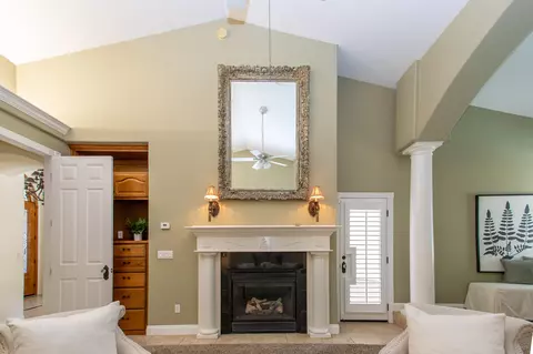 Entry Way - 2115 S Cedar St, Visalia, CA 93292 photo 6 of 12