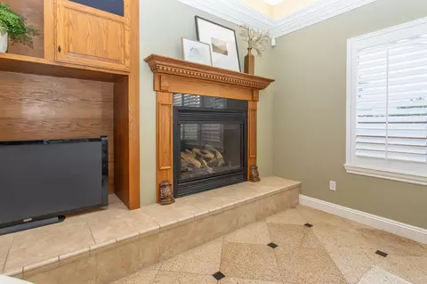 Living - 2115 S Cedar St, Visalia, CA 93292 photo 6 of 9