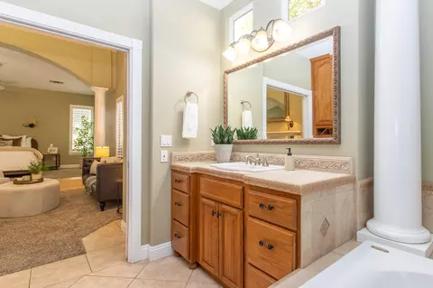 Bath - 2115 S Cedar St, Visalia, CA 93292 photo 7 of 8