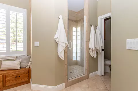 Bath - 2115 S Cedar St, Visalia, CA 93292 photo 6 of 8