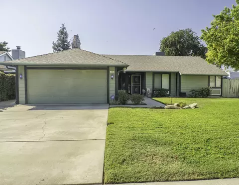 1495 E Sandalwood Ave, Tulare, CA 93274